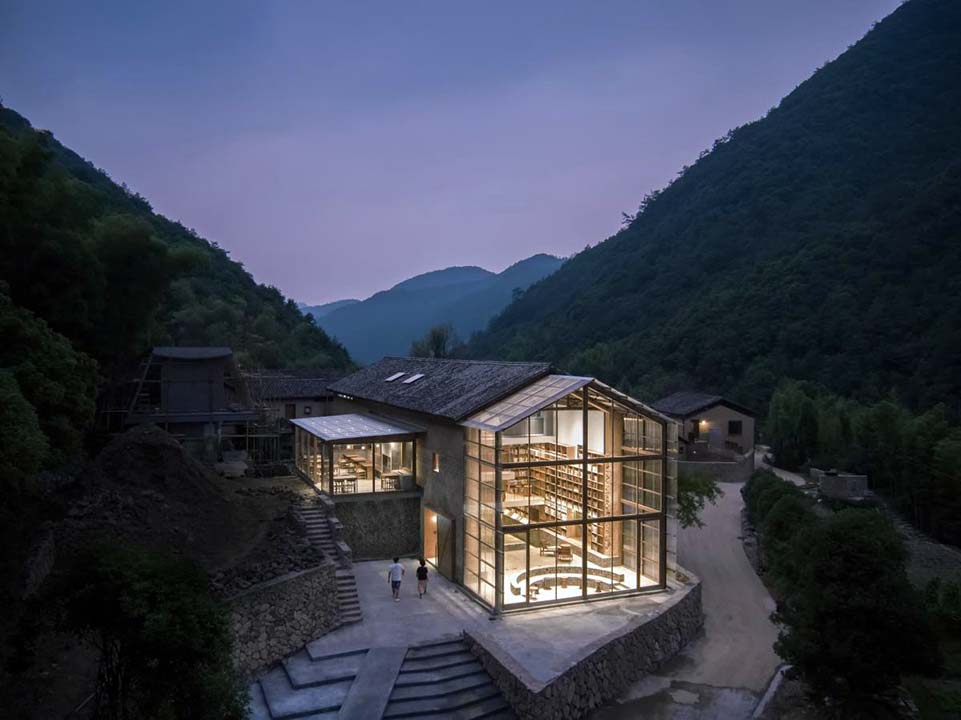 Capsule Hotel and Bookstore